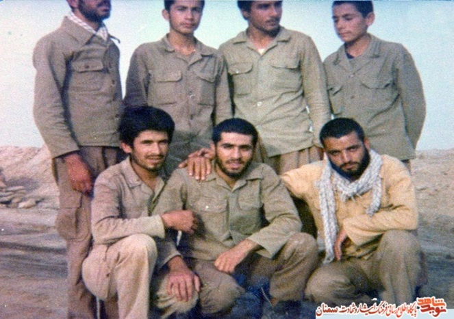 نفر اول نشسته از راست شهید محمدرضا منصوریان