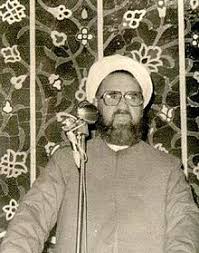 تشهد مدارس الجمهورية الإسلامية في إيران كل عام مراسم تكريم يوم المعلم وذلك تقديراً لمكانة المعلم ودوره الكبير في تربية الأجيال؛ حیث سمي هذا الیوم في الروزنامة الرسمية الإيرانية بیوم المعلم لمصادفته ذکری استشهاد المعلم الشهید آية الله الشیخ مرتضی مطهري.