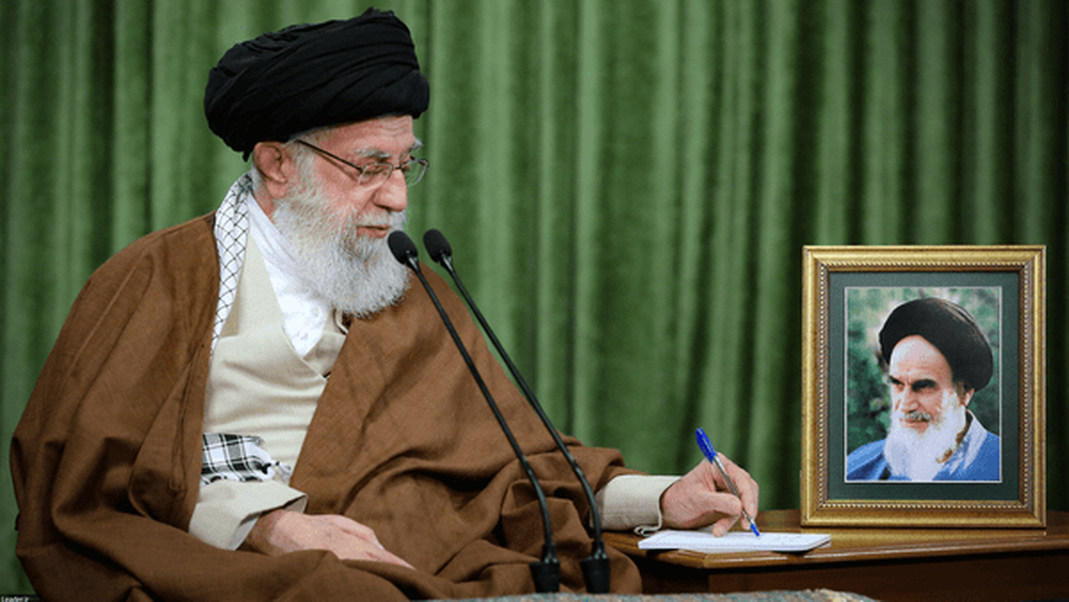 قائد الثورة: إيران رفعت راية مواجهة سلطة نظام الهيمنة