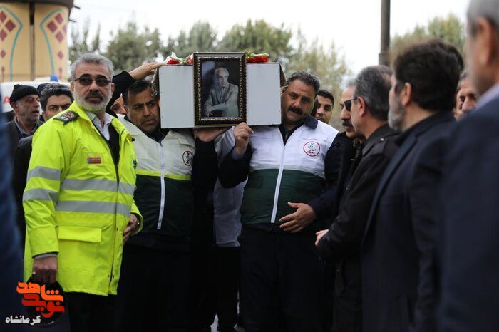 مردم کرمانشاه با پزشک رکورددار عمل جراحی در دوران دفاع مقدس وداع کردند