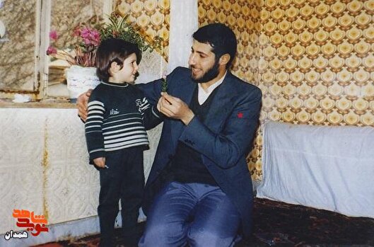 در سایه اطاعت از ولی فقیه خود را بسازیم