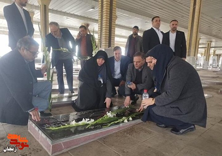 گلباران مزار شهدای حضرت معصومه (س) زنجان به مناسبت دهه فجر