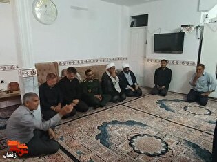 مسئولان سپاه و بنیاد شهید با خانواده شهید یوسف...