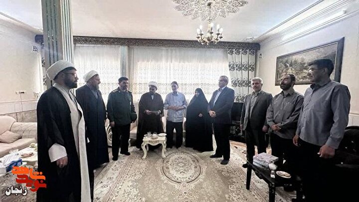 دیدار مسئولان خرم‌دره با خانواده‌های معظم شهدا و جانباز سرافراز جنگ رمضان