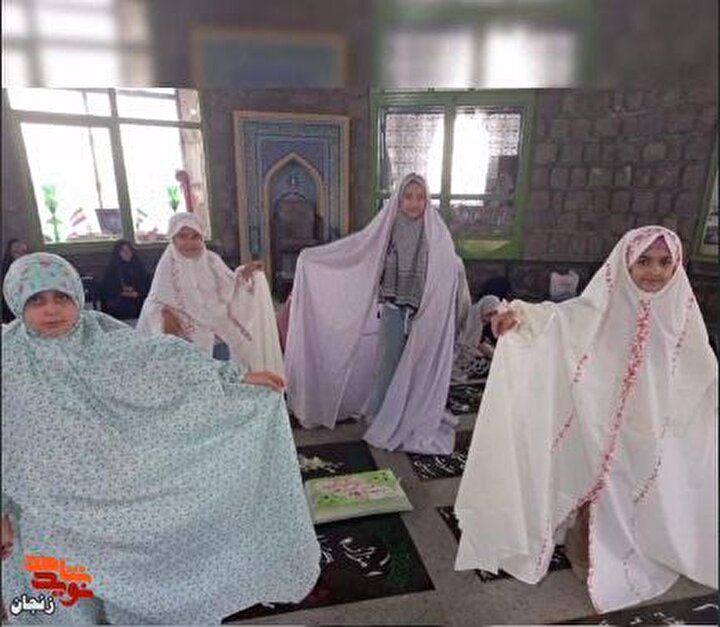 جشن تکلیف دختران زنجانی در جوار شهدای گمنام گاوازنگ برگزار شد