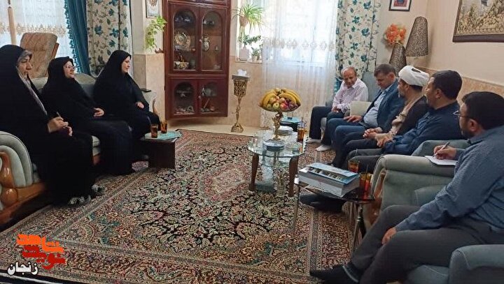 دیدار با خانواده شهدا و ایثارگران ابهر در آیینه تصاویر