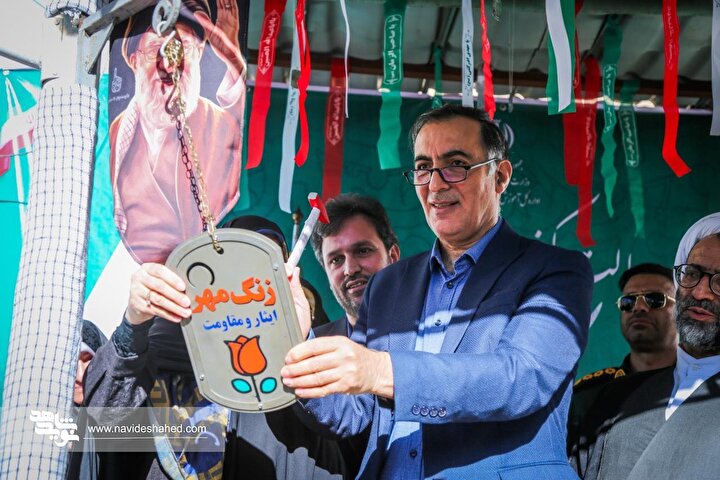 مراسم ملی «زنگ ایثار» به یاد شهدای دانش آموز میناب نواخته شد/ ایران سرزمین دانش و دانایی