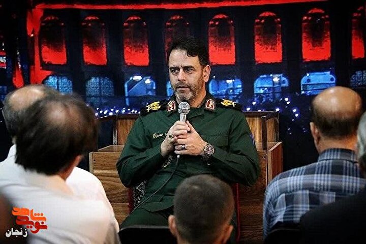شب خاطره دفاع مقدس با حضور فرمانده سپاه انصارالمهدی (عج) در زنجان برگزار...